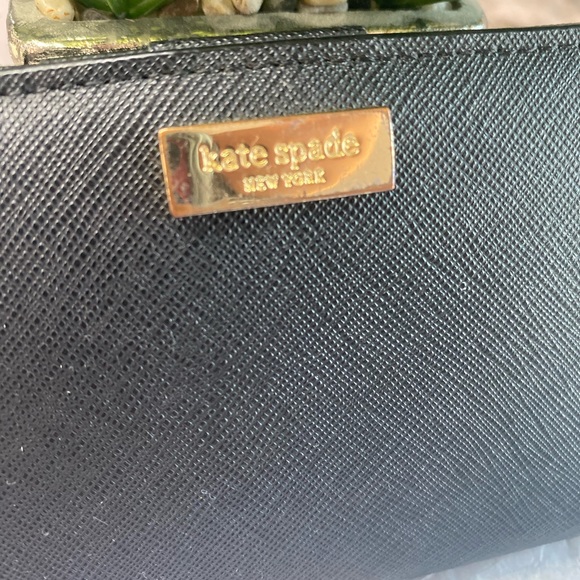 GUC🖤 Kate Spade black wallet. Has a few marks - Picture 2 of 7